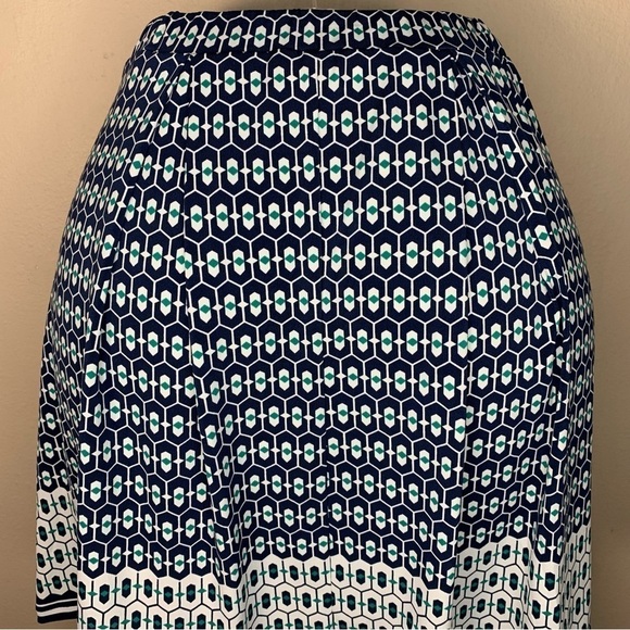 Small Max Studio White Blue Green Skirt Stretch 4 6 Geometric Print A Line - Picture 6 of 9
